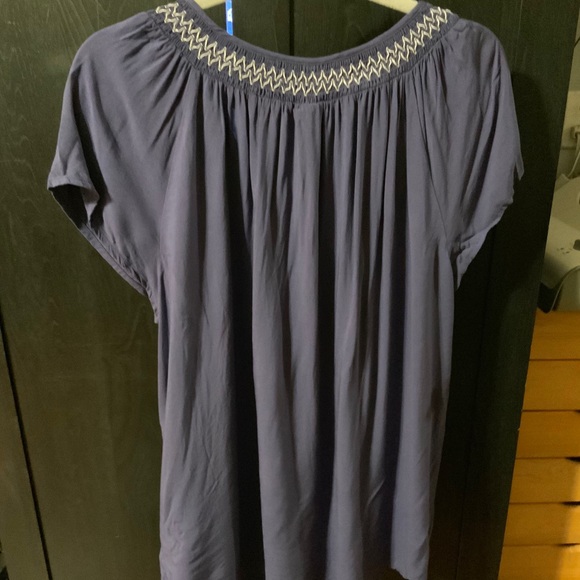 Ladies top - Picture 2 of 2